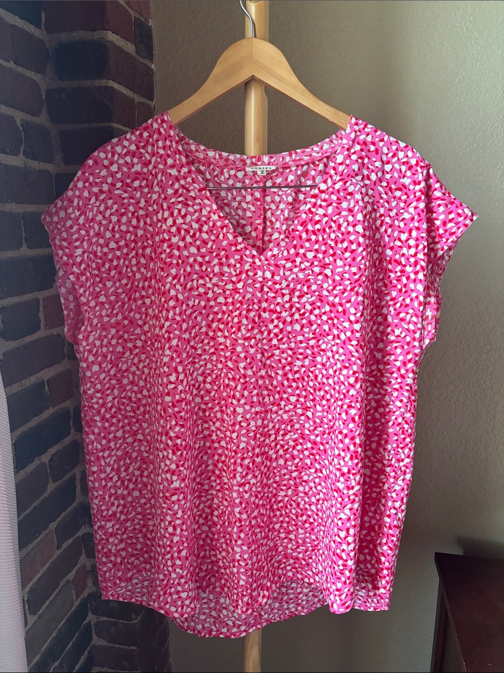JODIFL Pink & White V-Neck Printed Top Size M